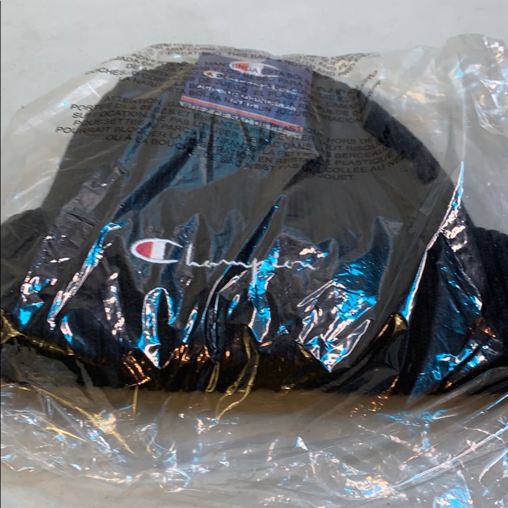 Champion Script Logo Beanie - Black NWT - Picture 7 of 13